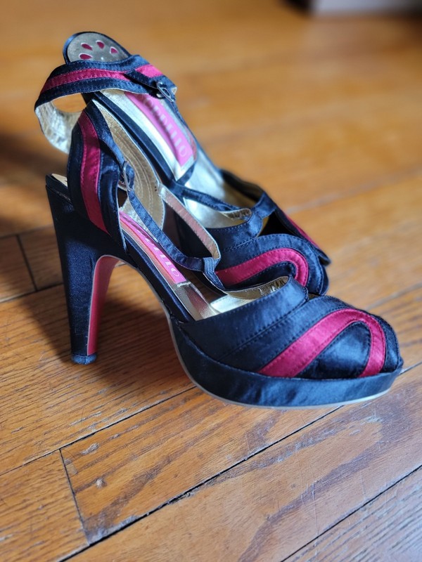 Bordello Giggle-02 Satin Strappy Platform Heel, (GIG02/RED/Sat) SZ 9.5 PRELOVED