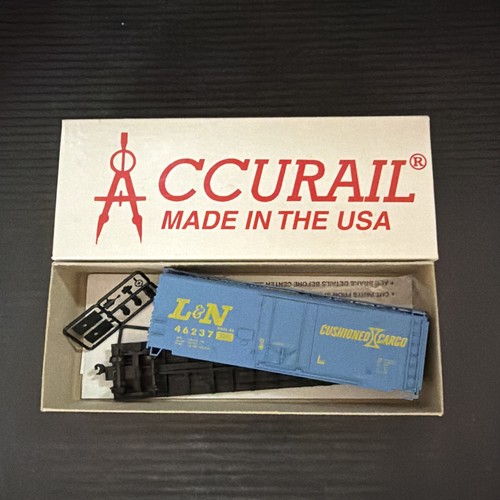 Coche de carga Accurail escala HO L&N Louisville Nashville 40’ puerta enchufable 3111 con caja | Condition: Used