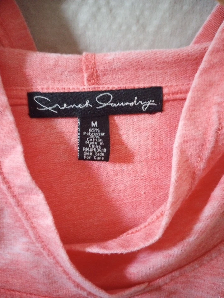 Sudadera con capucha French Laundry para dama con encaje en los brazos color melocotón talla mediana Foto 3 de 3