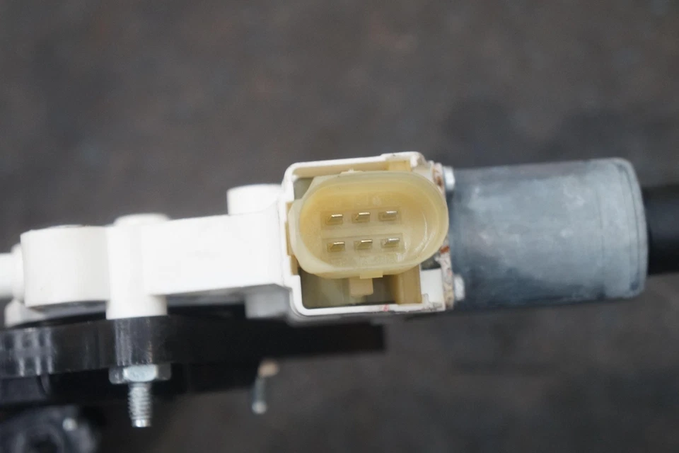 Front Right Passenger Door Window Regulator Motor 51337352748 BMW M4 428 F82 F32 - Image 3 of 4