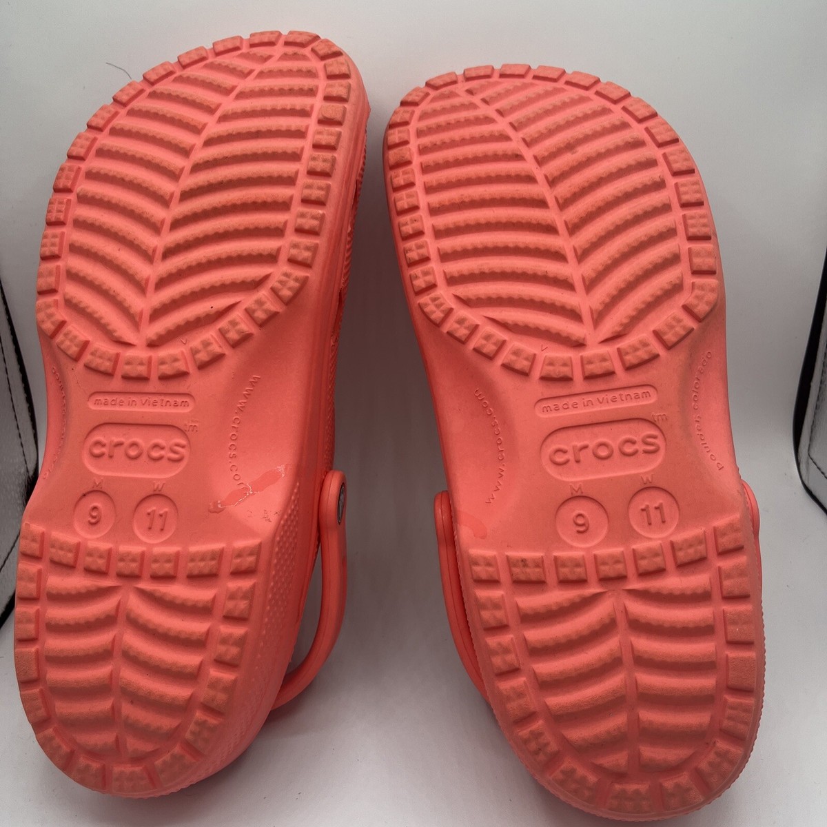 Men\'s Crocs Classic Clog - Coral Crocs Classic Clogs - Women main image 2