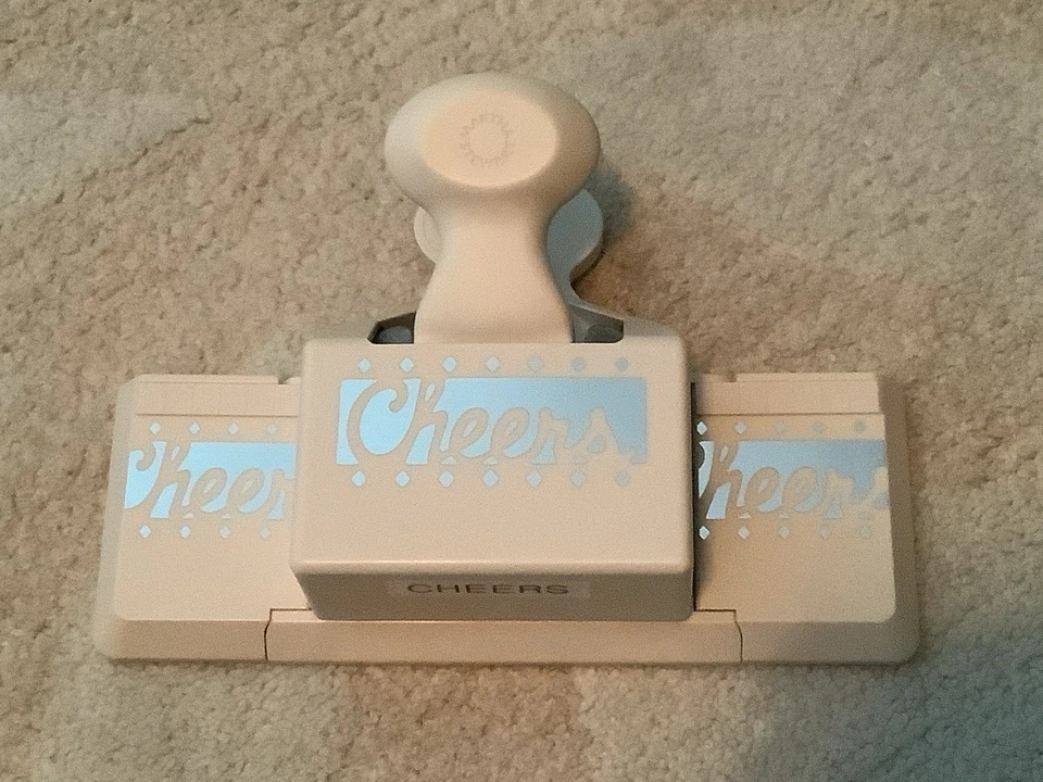 Punzón de papel de borde profundo Martha Stewart CHEERS And CONGRATS Foto 4 de 4