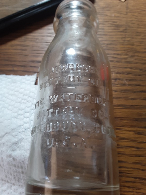 VINTAGE WATERBURY BATTERY OIL GLASS BOTTLE 4 INCHES TALL U.S.A. MADE NO CHIPS