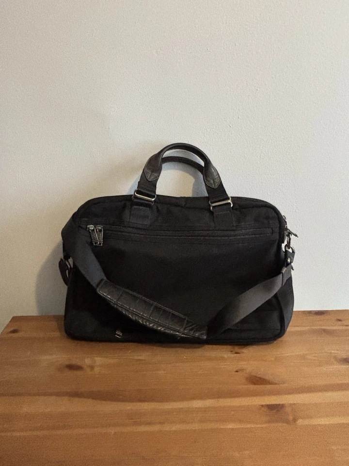 Maletín con solapa Tumi Alpha Bravo Pinckney bolsa de transporte para computadora portátil negro Foto 4 de 4