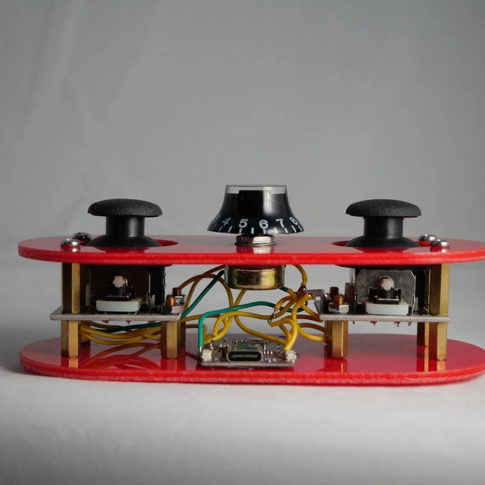 Controlador Midi Acrílico Rojo con 2 Joysticks 2 Botones Nota y 1 Potenciómetro Foto 3 de 4