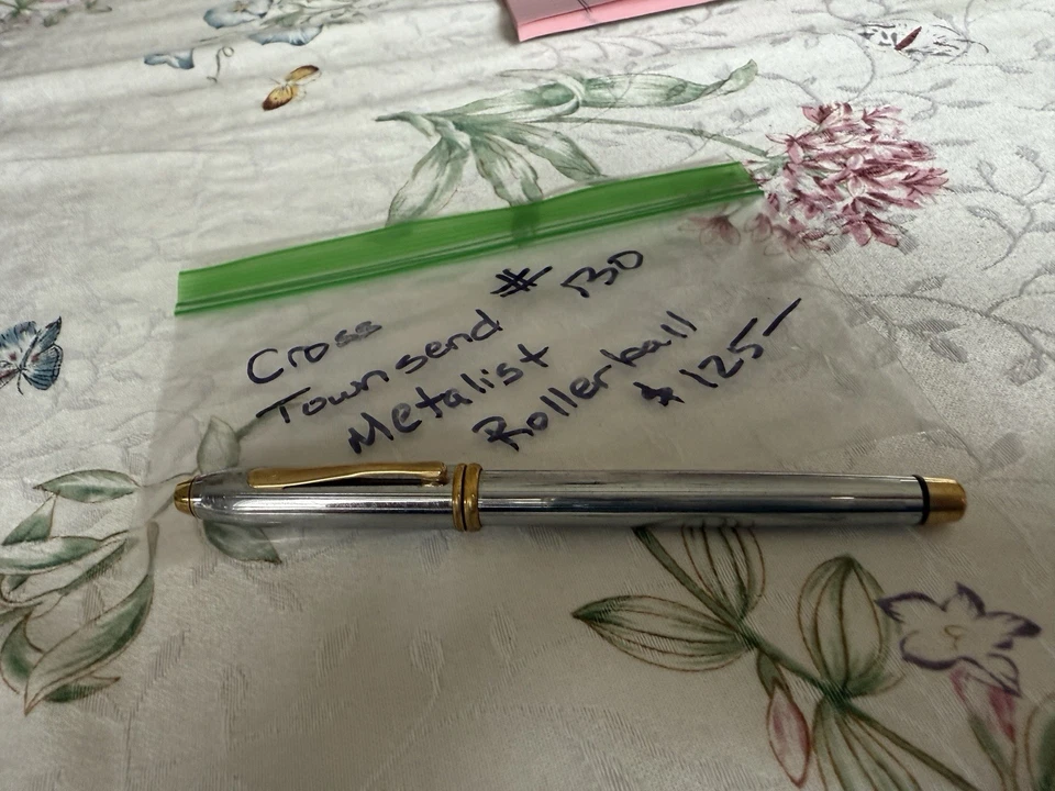 BOLÍGRAFO MEDALLISTA CROSS TOWNSEND EN CROMO BRILLANTE CON ADORNO DORADO Foto 3 de 3