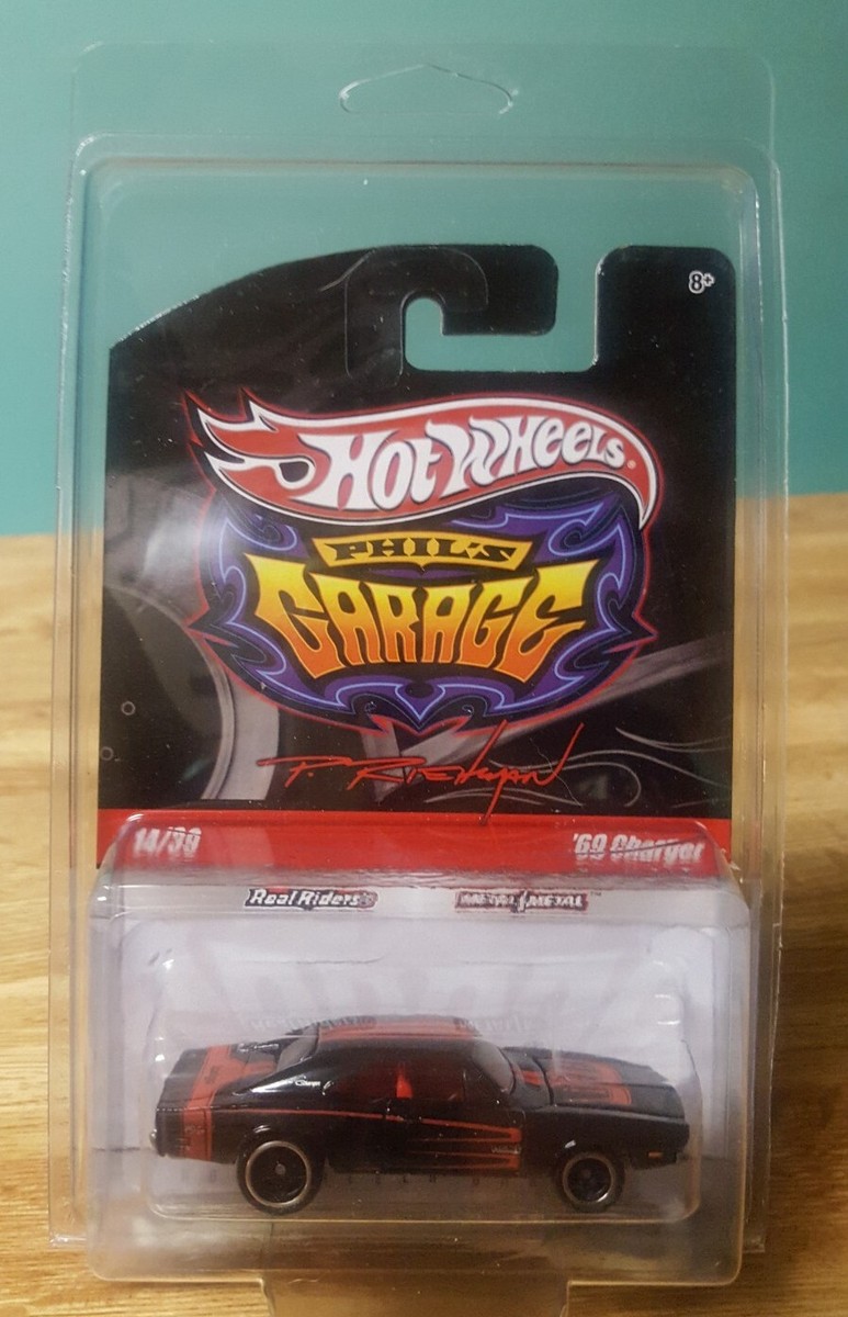 Hot Wheels Phil's Garage '69 Dodge Charger Black 1:64 with Real