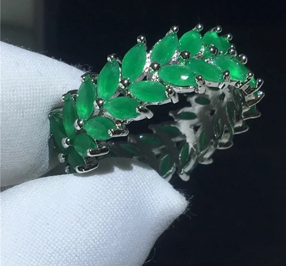 Anel Eternity folheado a ouro branco 18k feito com marquesa verde cristal Swarovski - Imagem 4 de 4