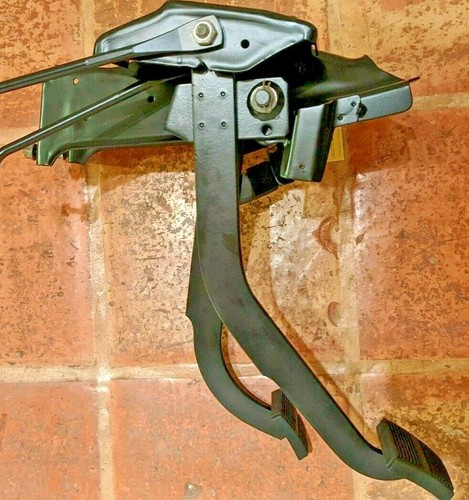 1985-87 Chevy GMC truck hydraulic 4 speed clutch pedal HYDROBOOST SM465 assembly - Picture 4 of 9
