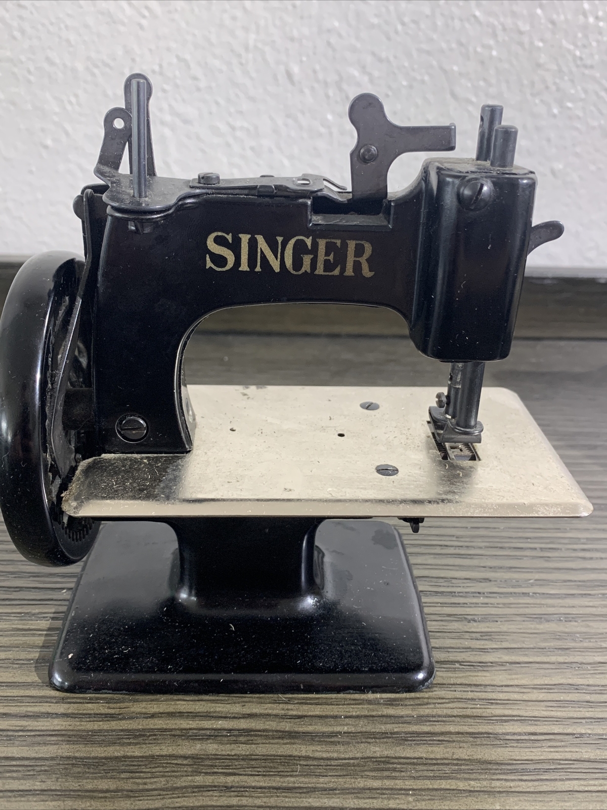 Vintage SINGER SewHandy Model Child’s Miniature Hand Crank Sewing