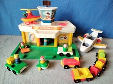 Fisher Price 2503 Play Family Lotnisko Jetport Samolot Drewniane figurki