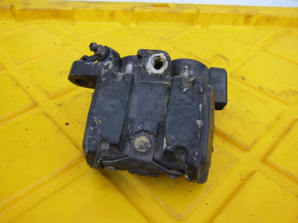 1983 Honda V45 Interceptor VF750F OEM RIGHT FRONT BRAKE CALIPER - Image 4 of 4