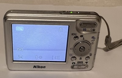 Nikon COOLPIX S1 5.1MP Digital Camera - Silver With Battery Sim