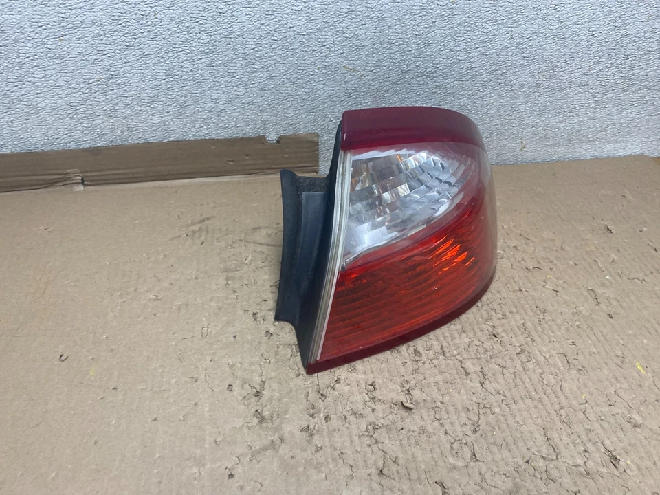 Luz trasera lateral del pasajero derecho convertible Saab 9-3 2004 a 2007 fabricante original u2425 DG Foto 3 de 4