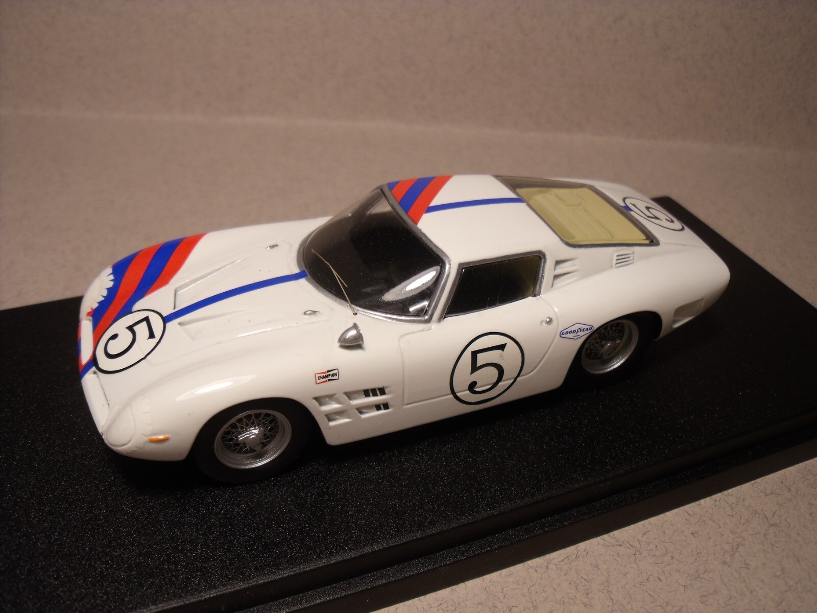 1/43 Bizzarrini Iso Rivolta Sebring 1964 Vroom kit unbuilt miniature de collection