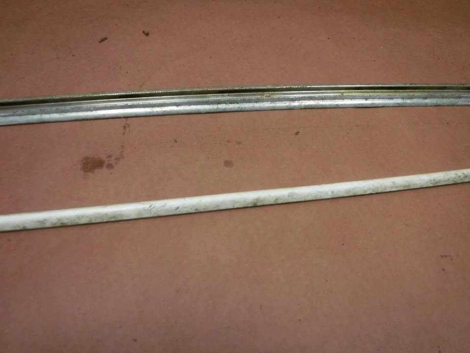 Jeep J10 J20 1980 moldura lateral para-lama de passageiro acabamento fábrica  - Imagem 3 de 4