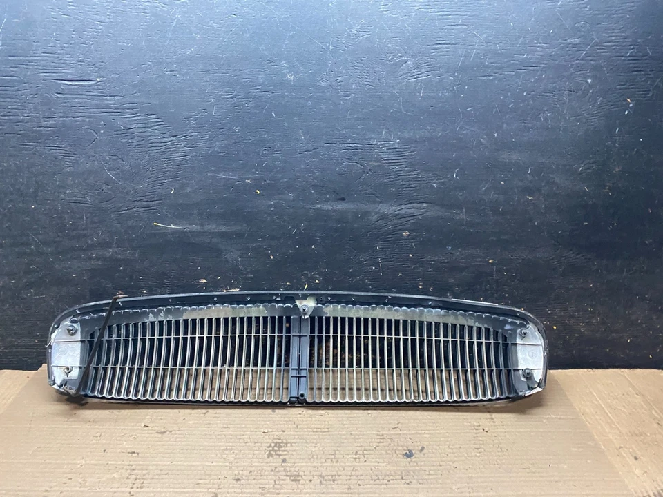 1997 to 2005 Buick Park Avenue Front Grille Grill V2455 DG - Image 4 of 4