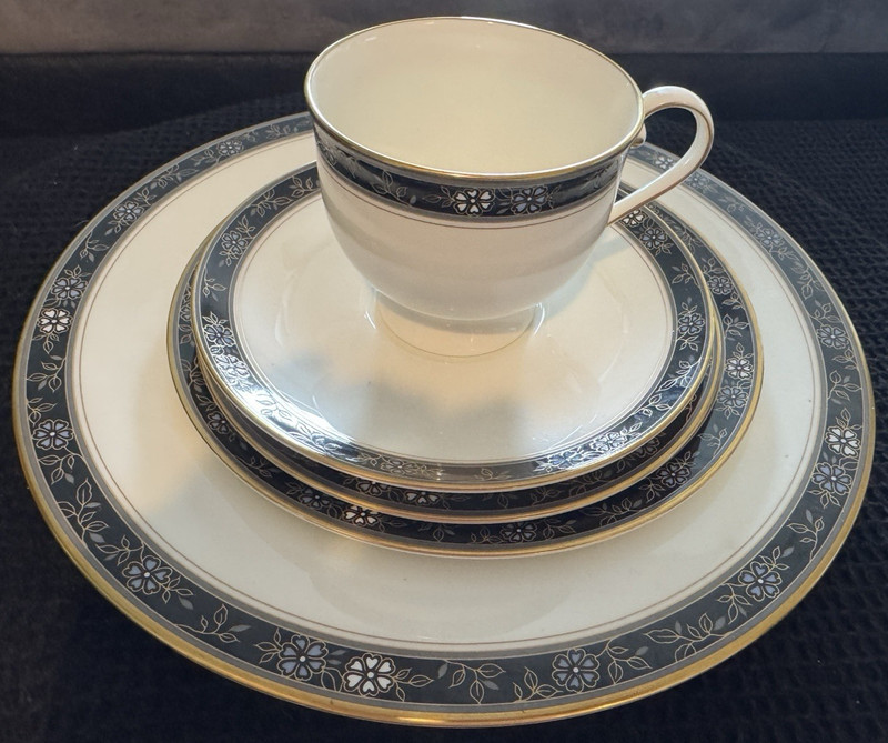 5 Piece Place Setting Oscar De La Renta AF020 Aviance Black Bone China Narumi