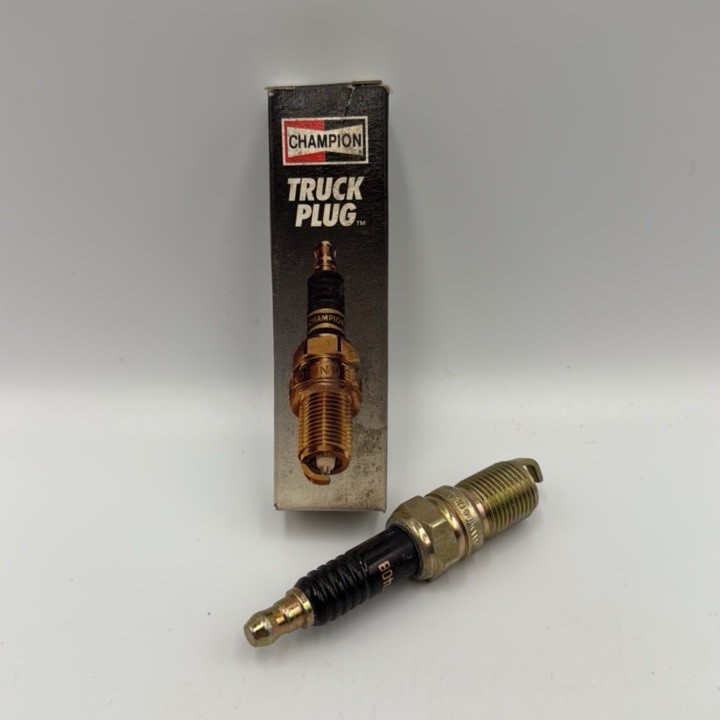 Champion 4408 Spark Plug Copper Core Engine Ignition Plug NEW