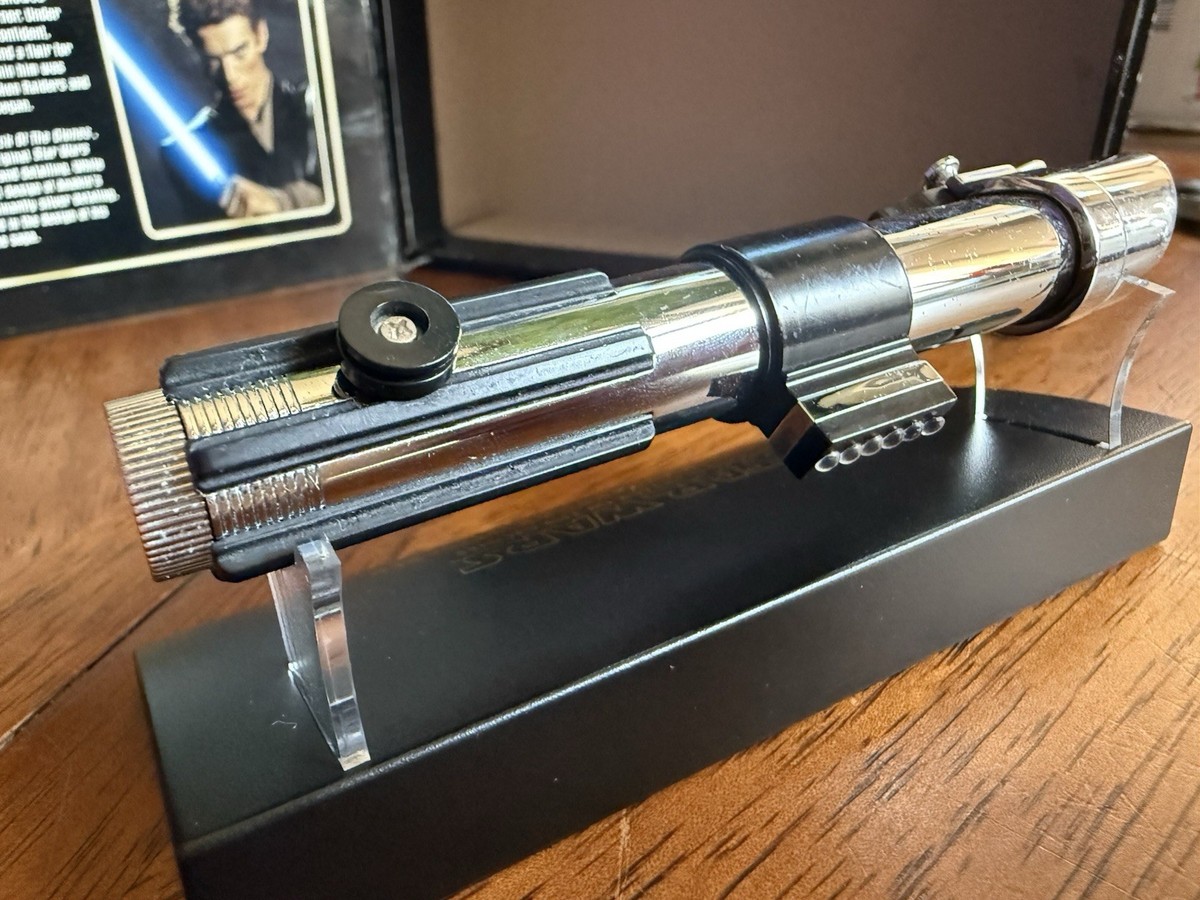 Anakin Skywalker AOTC .45 Lightsaber STAR WARS Master Replicas SW