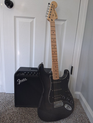 Squier Affinity FMT Stratocaster Black Solid-Body Electric Guitar&  Mustang LT25