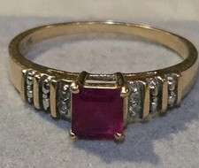 ESTATE 10KT YELLOW GOLD RUBY & DIAMOND RING SIZE 10 2.93 GRAMS