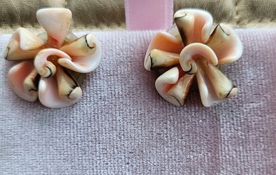 Vtg Shell Clip On Earrings Pink Pretty Retro