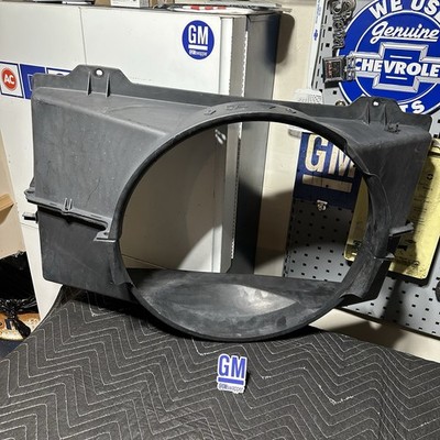 99-06 NBS CHEVY GMC ORIGINAL GM FAN SHROUD 4.8L 5.3L 6.0L V8 15164394 15088328