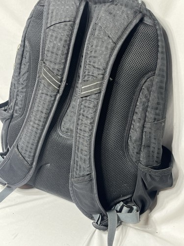 Patagonia Light Wire 25 Backpack School Hike Camp Bag Black Laptop Sleeve - Picture 13 of 14