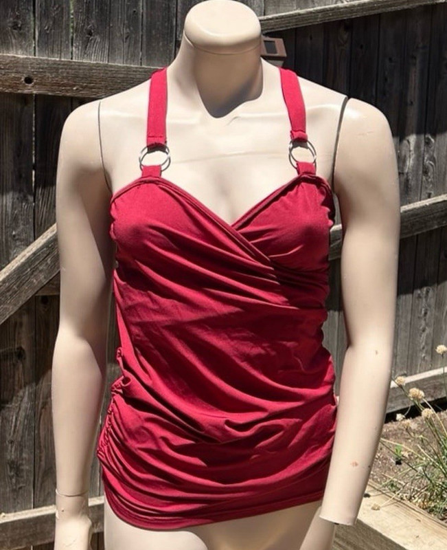 Dressfo Brand New Small Red Top