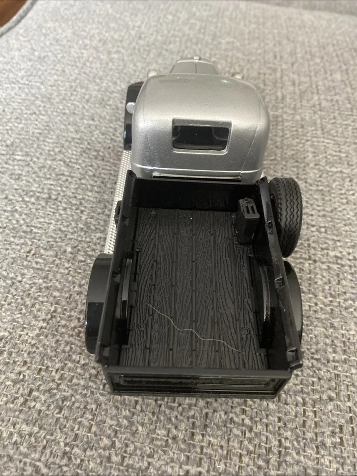 Mini camión modelo Dodge 1946 fundido a presión  Foto 4 de 4