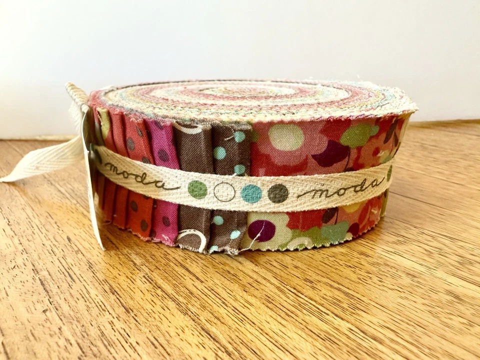 WONDERLAND MoMo Honey Bun Roll Moda QUILT Fabric 32100SR 1-1/2” Wide 40 Pieces - Image 3 of 4