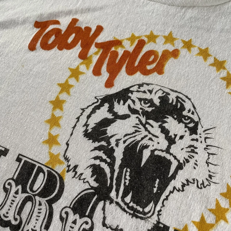 Camisa de Circo Toby Tyler Juvenil Grande Blanco Tigre Gráfico Hecha en EE. UU. Años 80 Foto 3 de 4