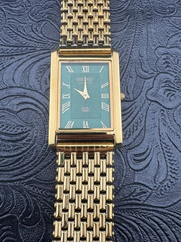 RARE GOLD GREEN Vintage Seiko Slim Quartz Gentlemen's Wrist Watch