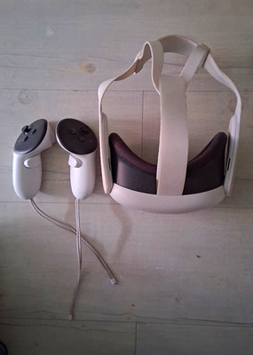 Meta Quest 2 eigenständiges VR-Headset mit 2 Controllern, Weiß