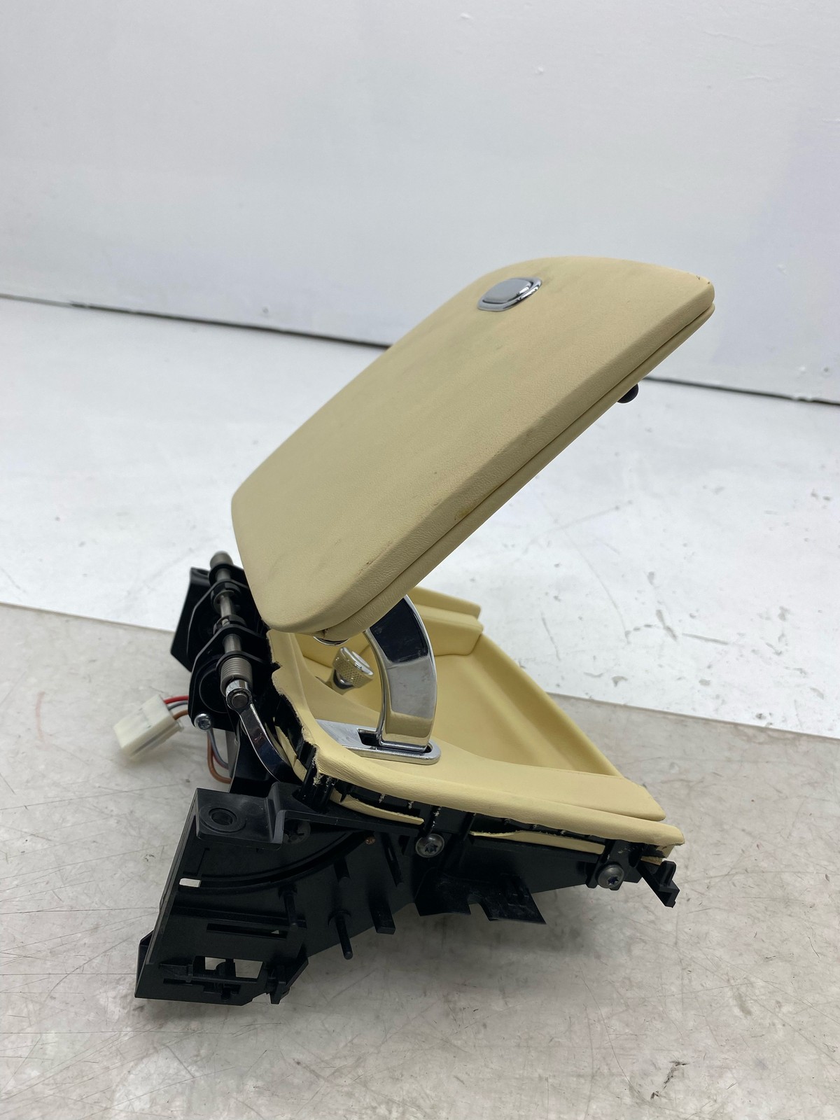 2010-2020 BENTLEY MULSANNE OEM FRONT CENTER CONSOLE STORAGE TRAY 3Y0857143