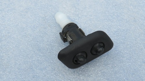 BMW 5er E39 - Headlight Washer Nozzle / Scheinwerfer Waschdüsen RECHTS / 8360662