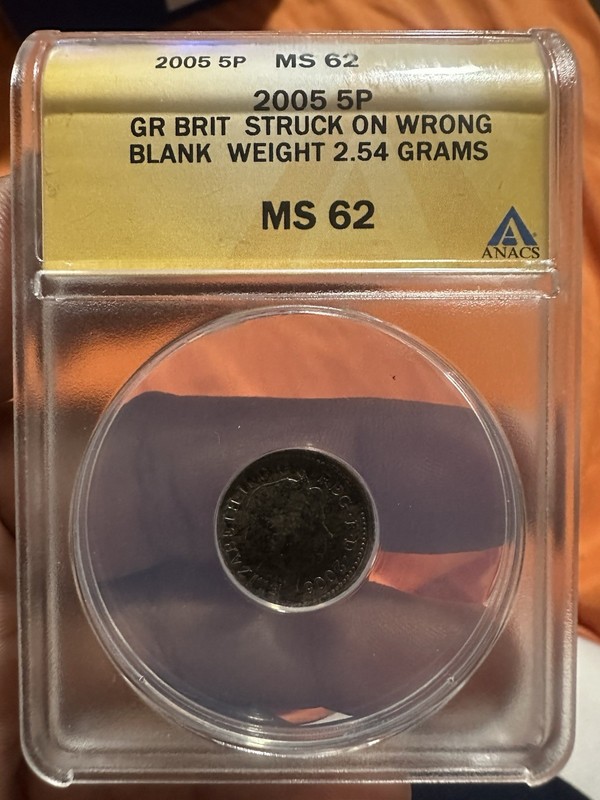 Mint Error 2005 Great Britain 5P, Struck On Wrong Blank  Weight 2.54 Grams, MS62