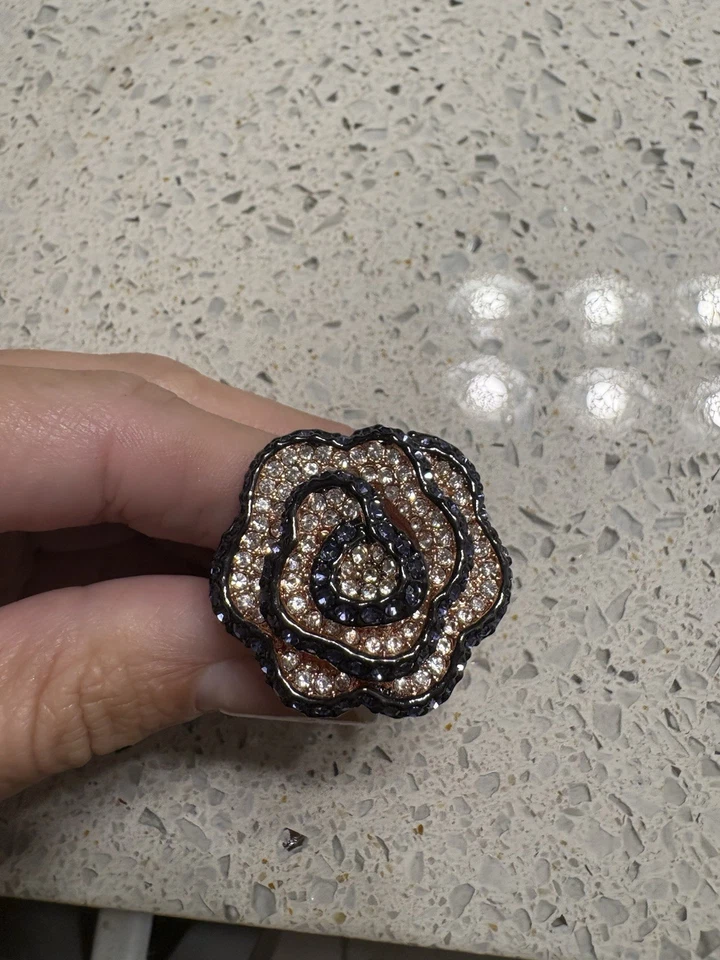 Anel Park Lane camélia tom ouro rosa tamanho 8 Euc aro roxo flor pavê cristais - Imagem 2 de 4