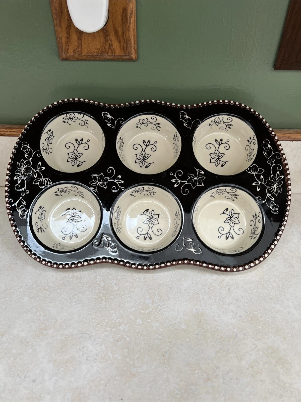 Temptations By Tara Floral Lace Muffin / Cupcake Pan