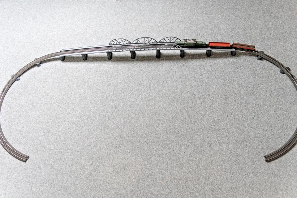 Puente de arco de armadura modular escala HO - Modelo de ferrocarril ajustable 1:87 42 pulgadas + muelles Foto 2 de 4