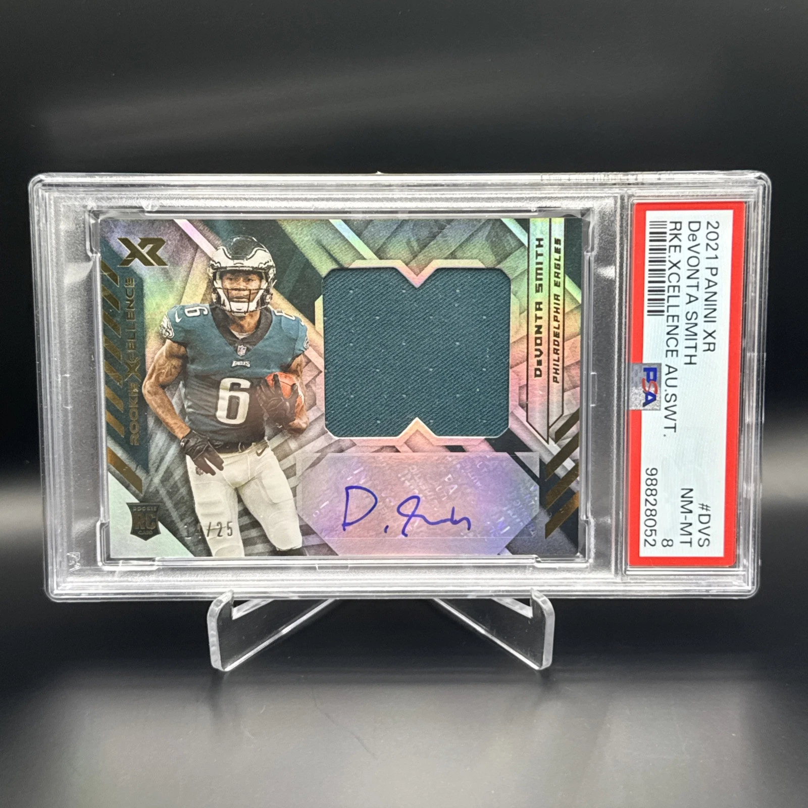 DeVonta Smith Panini XR Rookie Xcellence Autograph Swatches #DVS Base