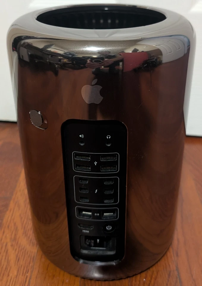Trash Can Mac Pro 6 2013 3.7GHZ Quad Core Intel Xeon E5  2TB SSD 64GB DDR3 - Image 3 of 4