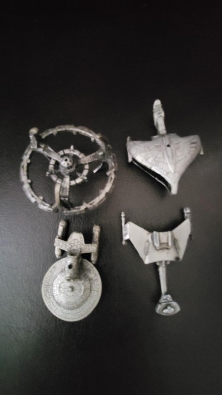 Hallmark plastic 4 minature Star Trek Ships