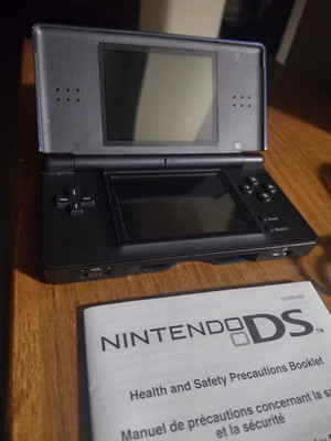 Nintendo DS Lite Cobalt Blue with  Game/Charger-No Stylus or Instruction book