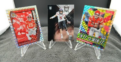 Patrick Mahomes 2017 Panini Elite Draft Picks #145 RC + 2020 Mosaic SWAG1 WIN2