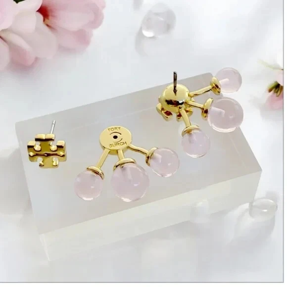 Pendientes delanteros traseros de resina Tory Burch en morado. Venta al por menor $148 Foto 3 de 4