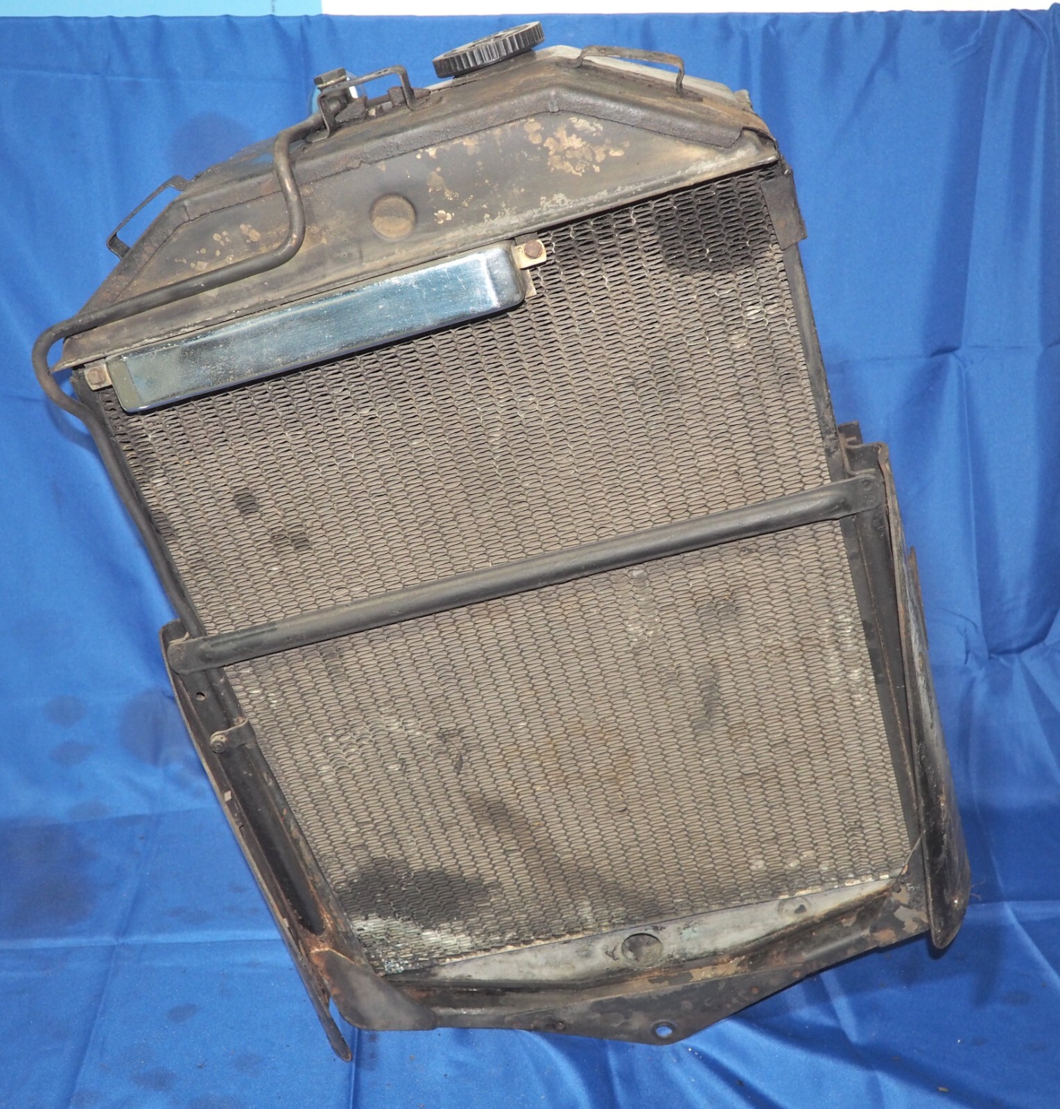 1951-1955 Bentley MkVI & R Type Complete Radiator Assembly OEM Nice Shape! 23"