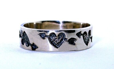 .925 Solid Sterling Silver Band Custom Casted Heart Arrow Ring Size 8 PSR371