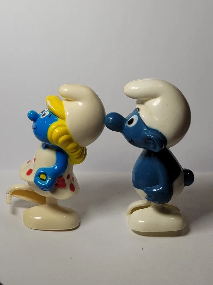 Vintage 1980 & 1982 Galoob Peyo Wind Up Walking Smurf and Smurfette Toy Lot Of 2 - Image 2 of 4